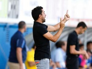 Pelatih Barcelona Xavi Hernandez mengkhawatirkan jika klub asal Catalan tersebut tidak mampu bersaing karena sekarang menjadi klub miskin