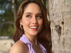 Cekricek.id - Sebagai seorang ibu dari Cinta Laura, Herdiana Kiehl ingin putrinya dapat pasangan terbaik terutama dalam hal pendidikan