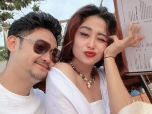 Dewi Perssik belum lama ini hebohkan warganet dengan perkataanya yang terkesan menyinggung Angga Wijaya sebelum benar-benar resmi bercerai.