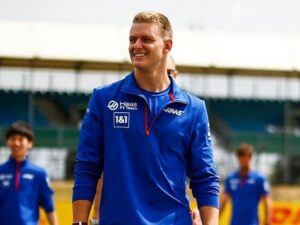 Pembalap Formula 1 asal Jerman, Mick Schumacher, terancam tidak memiliki tim tahun depan. Kontraknya bersama tim Haas-Ferrari berlaku sampai 2023 mendatang.