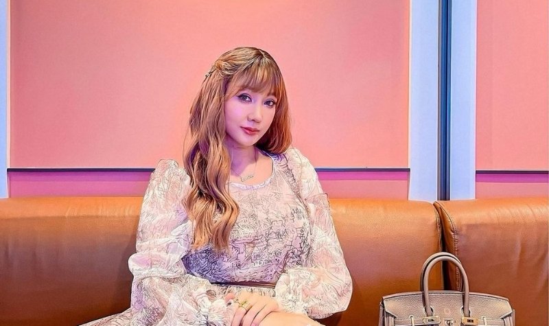 Menjadi lebih cantik setelah operasi membuat Lucinta Luna patut berbangga dan siap membuat para lelaki terpesona dan jatuh cinta kepadanya.