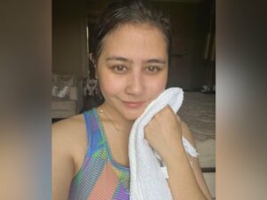 Prilly Latuconsina mengunggah foto terbarunya sehabis melakukan work out, netizen puji wajah bare face Prilly yang cantik tanpa polesan make up.