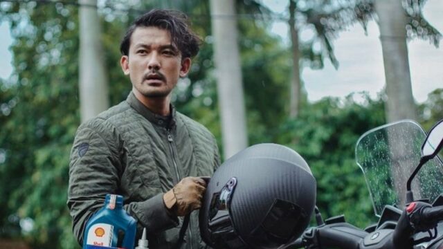 Siapa sangka Rio Dewanto akui pernah mengambil peran sebagai waria dan mencium laki-laki saat bermain di film Arisan 2.