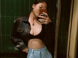 Usai mengunggah potret  terbaru di Instagram, Sitha Marino tuai berbagai komentar di akun pribadinya. Ada beri pujian namun ada juga sebaliknya.