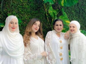 Tasyi Athasyia dan suami buka suara terkait hujatan yang diterima oleh Tasyi, ibunya menyebutkan mereka tidak ada masalah.