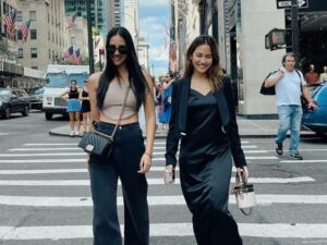 Anya Geraldine dan Pevita Peace sedang menghabiskan liburan di Kota New York. Keduanya nampak mengabadikan momen bersama.
