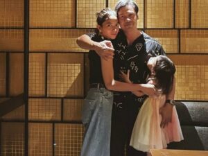 Putri Marino kali ini mengunggah kebersamaan bersama suami dan anak tercintanya di akun Instagram miliknya. Netizen sebut ia seperti gadis.