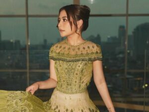 Prilly Latuconsina hadiri Gala  Premiere Film terbarunya mengenakan gaun bernuansa Bollywood. Bikin netizen gagal fokus saking cantiknya.