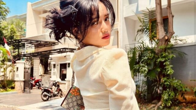 Fuji belum lama ini mengunggah potret seksi di laman Instagram pribadinya yang langsung tuai sorotan warganet, Sabtu (20/8/2022).