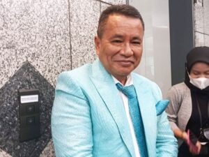 Hotman Paris menyindir seseorang dengan cara mengunggah video yang berisikan tentang pentingnya mengutamakan kebahagiaan isteri.