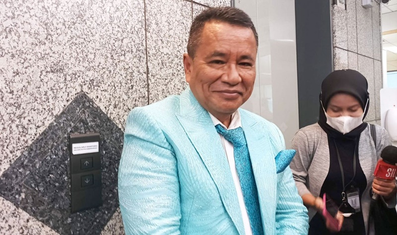 Hotman Paris menyindir seseorang dengan cara mengunggah video yang berisikan tentang pentingnya mengutamakan kebahagiaan isteri.