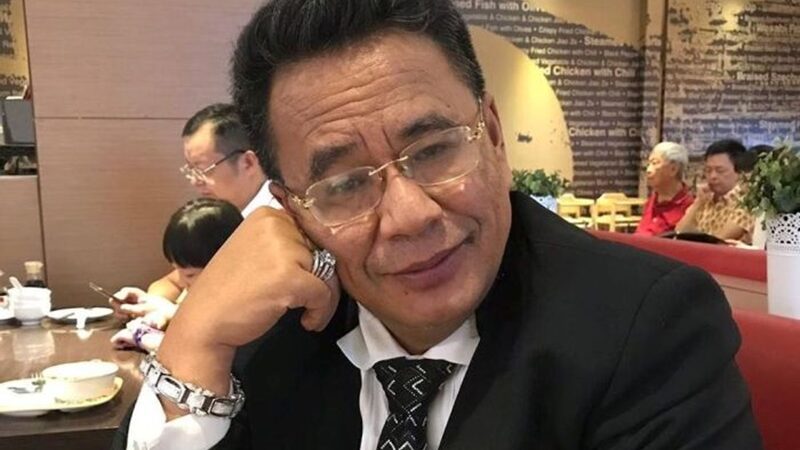 Hotman Paris menyebut hukum di Indonesia sangatlah mahal karena seorang ibu tampak menangis tidak mendapatkan keadilan di sebuah warung kopi.