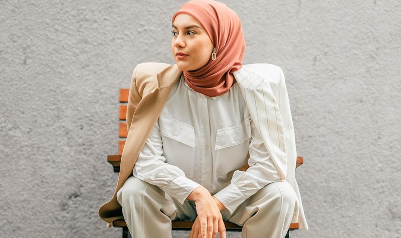 Penampilan Irish Bella yang ketika berolahraga dengan memakai hijab dengan baju ketat jadi sorotan publik hingga berbagai komentar.