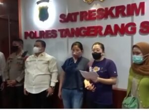 Ditangani anak Hotman Paris, ibu bermobil Mercy akhirnya menyampaikan permintaan maaf dan penyesalannya pada paegawai Alfamart.