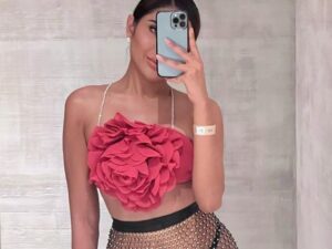 Saat tampil menggunakan bikini yang memperlihatkan auratnya, Millen Cyrus diduga telah mengganti alat kelaminnya.
