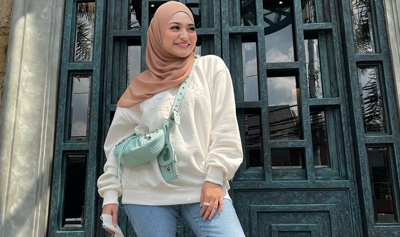 Nathalie Holscher baru saja mengunggah potret kecenya di laman Instagram pribadinya yang membuat warganet pangling dengan kecantikannya.