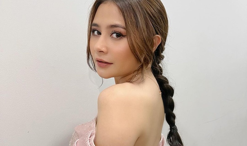 Prilly Latuconsina belum lama ini hebohkan warganet dengan unggahan foto seksi di laman instagramnya yang langsung menuai berbagai komentar.
