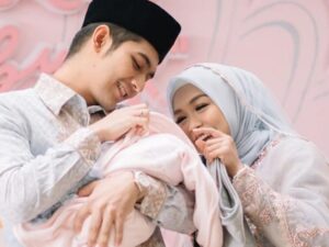 Ria Ricis dan Teuku Ryan belum lama ini mendapat kecaman dari warganet karena disebut sibuk main Tiktok sampai kepala anaknya kecengklak.