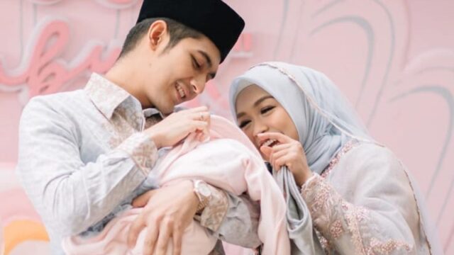 Ria Ricis dan Teuku Ryan belum lama ini mendapat kecaman dari warganet karena disebut sibuk main Tiktok sampai kepala anaknya kecengklak.
