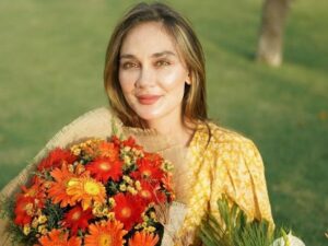 Luna Maya sudah genap berusia usia 39 tahun, namun pesona kecantikannya seakan tak pernah luntur sejak awal-awal meniti karier.