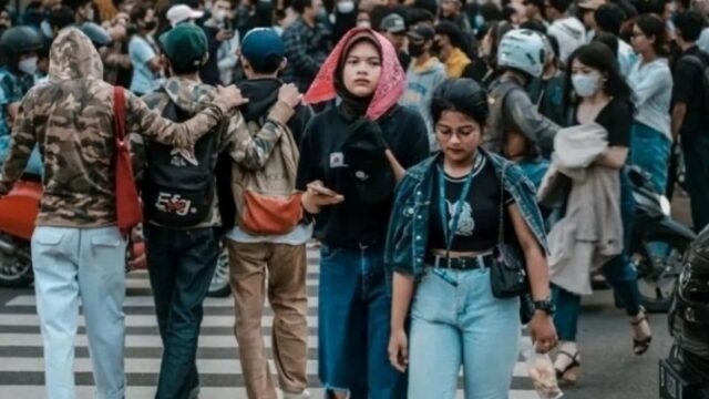 Seorang remaja SCBD dituding melakukan kekerasan pada orang dalam gangguan jiwa di daerah CFW, dia marah karena temannya diganggu