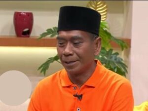 Mr. Nanang, penjual cincau yang viral berkat kemampuan bahasa Inggrisnya yang memukau, bahkan dia jago menggunakan aksen British.