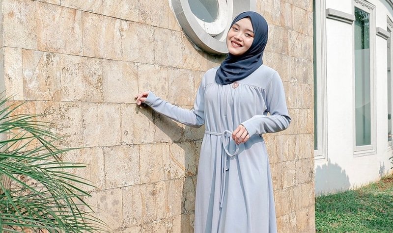 Putri Delina dituding sebagai penyebab kehancuran rumah tangga orang tuanya. Sampai kini netizen masih ramai memberikan komentar buruk.