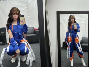 Ayu Ting Ting berhasil tampil beda dengan potongan poni barunya, pakaian dan wajahnya yang cantik disebut sudah terlihat seperti wanita Korea.
