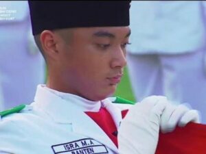 Nama Isra Mashel saat ini ramai menjadi perbincangan karena telah berhasil menjadi pasukan pengibar bendera merah putih pada acara HUT RI.