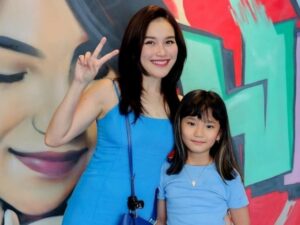 Bilqis, anak perempuan Ayu Ting Ting sampai saat ini tampaknya masih tidak rela jika ibunya menikah lagi kecuali dengan Suga atau Jin BTS.