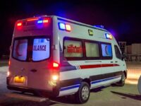 Seorang supir ambulans membagikan momen saat dirinya sedang mengantar jenazah seorang diri dalam perjalanan panjang 13 jam lamanya.