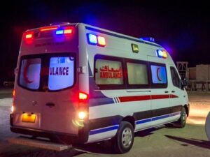 Seorang supir ambulans membagikan momen saat dirinya sedang mengantar jenazah seorang diri dalam perjalanan panjang 13 jam lamanya.