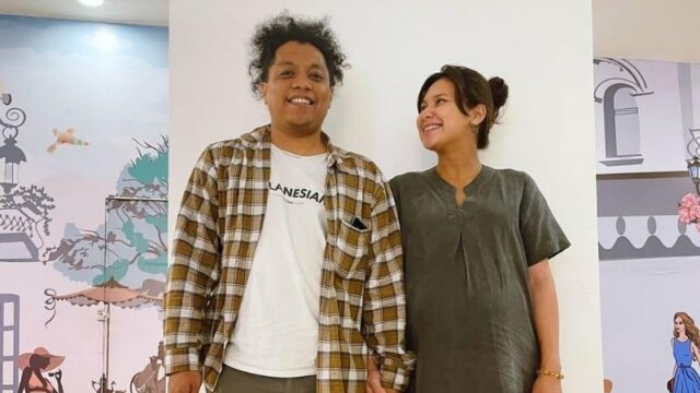 Arie Kriting dan Indah Permatasari kini sedang bersiap menyambut kelahiran anak pertama mereka yang sudah masuk usia 8 bulan kandungan.