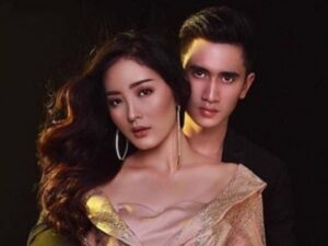 Beredar video yang diduga aktris Verrel Bramasta dan Natasha Wilona sedang dugem dengan mesranya di salah satu diskotik.