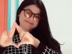 Seorang wanita yang merupakan anak PNS mengunggah sebuah video hinaan kepada anak petani karena orang tuanya seorang PNS.
