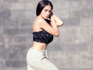 Angel Karamoy yang selalu berpenampilan seksi membuat banyak netizen jadi tak pernah bosan untuk memandangi wajahnya.