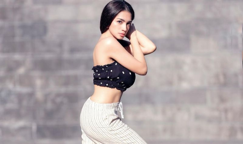 Angel Karamoy yang selalu berpenampilan seksi membuat banyak netizen jadi tak pernah bosan untuk memandangi wajahnya.