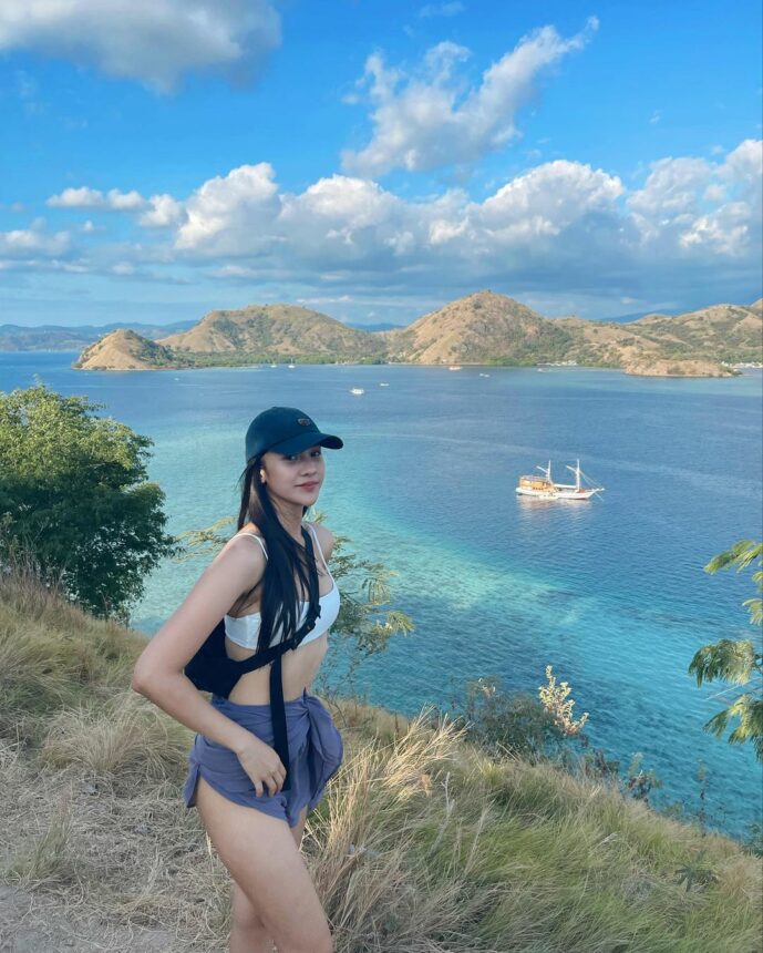 Pakai "Baju Kurang Bahan", Anya Geraldine Tuai Komentar Menohok