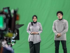 Atta Halilintar dan istrinya, Aurel Hermansyah dipuji sangat bening serta lebih glowing ketika proses pengambilan gambar endorsenya.