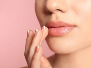 Terdapat sembilan bentuk bibir wanita yang mampu menggambarkan sifat dan karakter wanita, yang dilansir dari berbagai sumber.