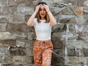 Chandrika Chika kembali buat banyak netizen salfok karena baju tembus pandang serta wajahnya yang disebut tampak lebih dewasa.