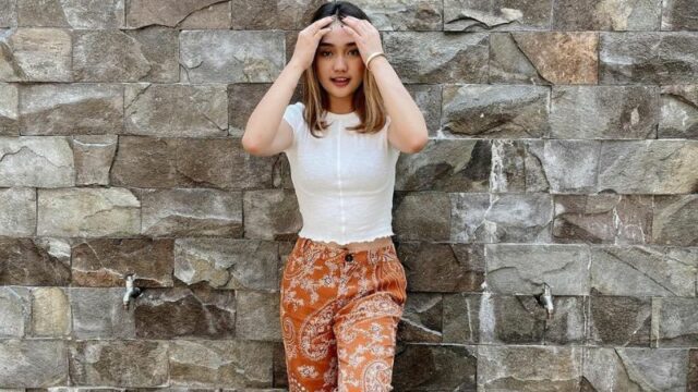 Chandrika Chika kembali buat banyak netizen salfok karena baju tembus pandang serta wajahnya yang disebut tampak lebih dewasa.