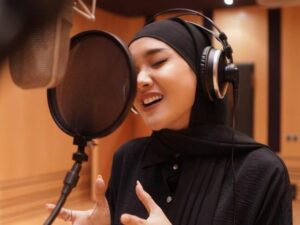 Cekricek.id - Netizen dibuat terkejut melihat penampilan baru dari seorang pedangdut Cita Citata. Nyatanya jadi populer tidak membuatnya bahagia