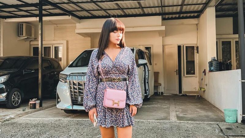 Cekricek.id - Artis sekaligus penyanyi dan DJ cantik, Dinar Candy rupanya tidak selalu beruntung, karena ditolak jadi aspri Hotman Paris