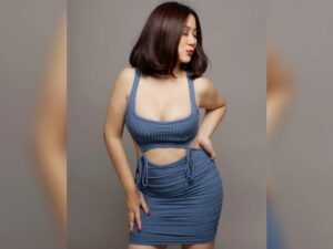 Tante Ernie buat netizen kembali gagal insaf padahal sudah berniat untuk bertaubat hanya karena bodi seksi nan aduhai miliknya.