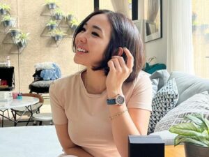 Gisella Anastasia olahraga dengan sahabatnya, malah buat netizen yang melihatnya ikutan berkeringat karena gerah.
