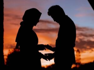 Seseorang yang bertemu belum tentu berjodoh, namun pasalnya seseorang yang berjodoh apakah akan bertemu? Lantas bagaimana dengan yang jarang keluar rumah.