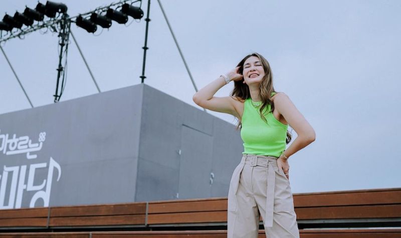 Luna Maya selalu bahagia sambut kedatangan bulan Agustus sebagai bulan kelahirannya. Outfit dan penampilannya selalu tuai pujian.