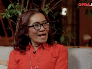 Mama Pandan, seorang waria inspiratif besarkan seorang anak angkat dengan segala perjuangan di tengah banyaknya bully.