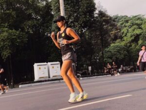 Nia Ramadhani terlihat sering berolahraga di GBK buat banyak netizen semakin suka dengan sosoknya yang sekarang ini.